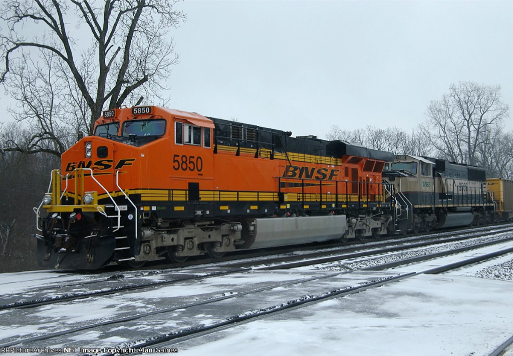 BNSF 5850